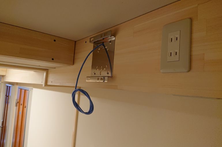 Ascii Jp Nttドコモ 工事不要でwi Fi環境を構築できる5g対応ホームルーター Home 5g Hr01 の事前予約受付を8月12日から開始