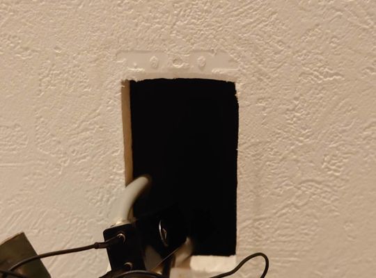 ブレーカー　分電盤　盗聴器　コンセント