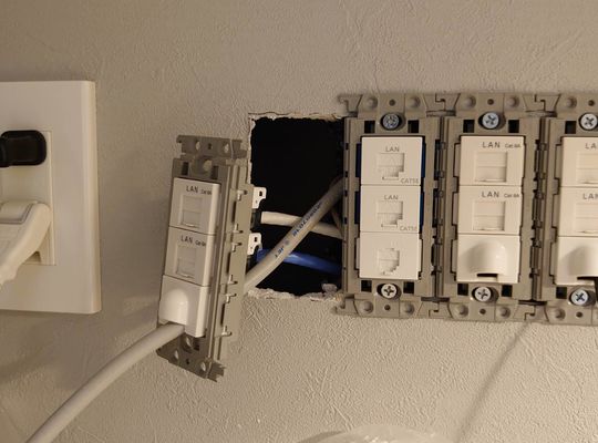 ブレーカー　分電盤　ＬＡＮ