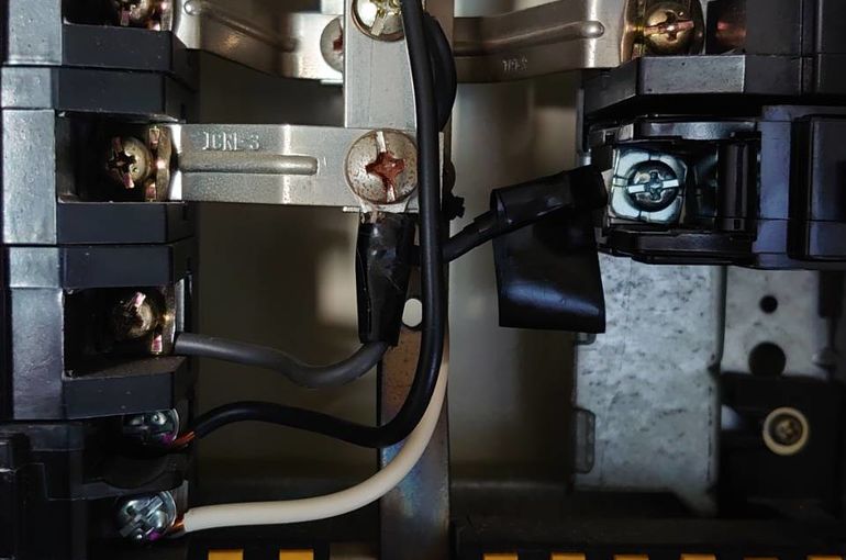 ブレーカー　分電盤　ＬＥＤ