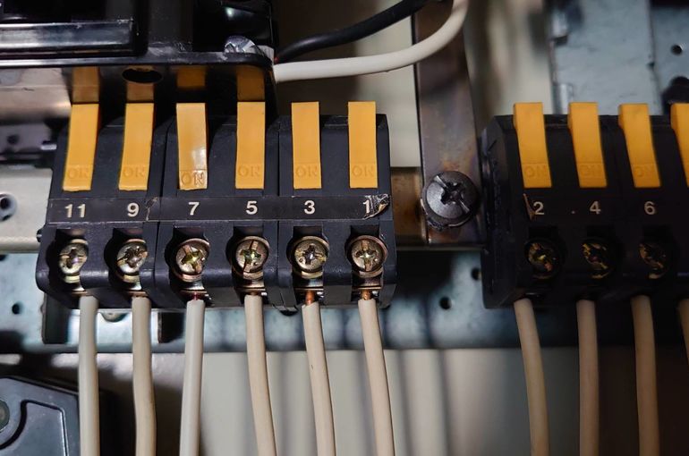 ブレーカー　分電盤　照明工事