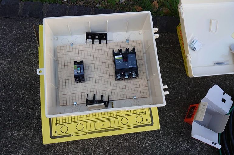 ブレーカー　分電盤　EV充電工事