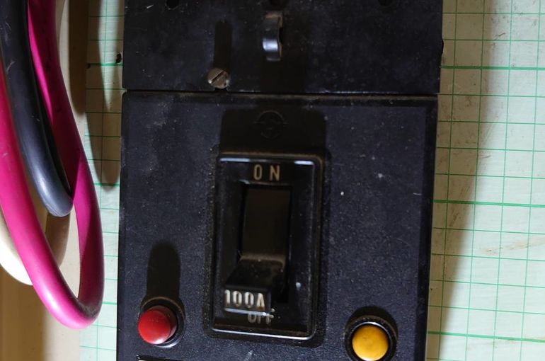 ブレーカー　分電盤