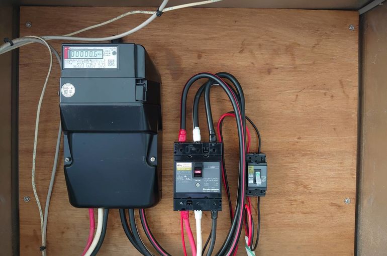 引込開閉器盤　分電盤