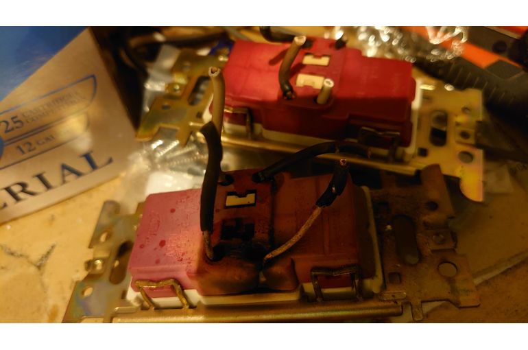 引込開閉器盤　分電盤